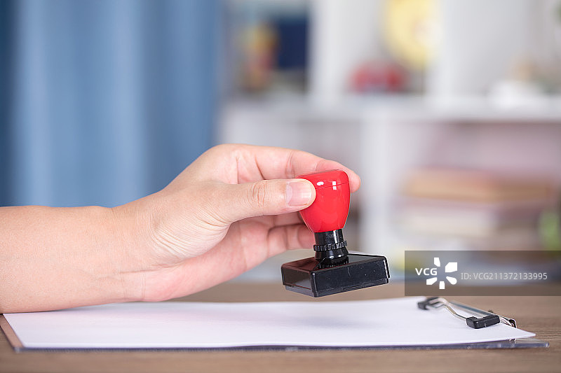 在文件上加盖印章图片素材