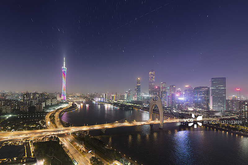 中国空间站飞越广州图片素材