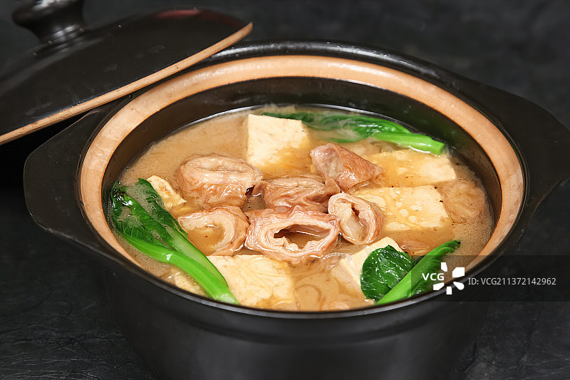 中餐美食-砂锅炖肥肠图片素材