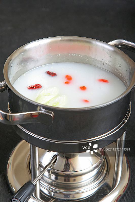 中餐美食-火锅汤底图片素材