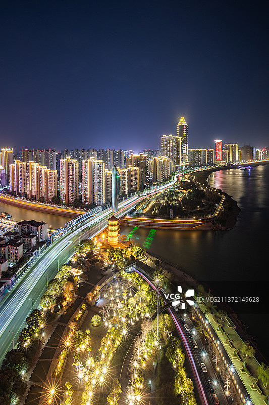 芜湖滨江公园中江塔城市风光日落夜景图片素材