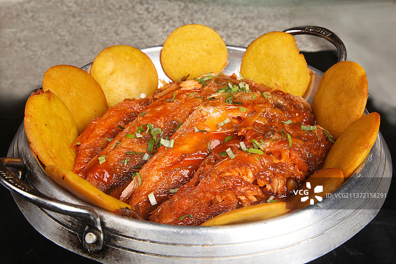 中餐美食-小黄鱼贴饼子图片素材