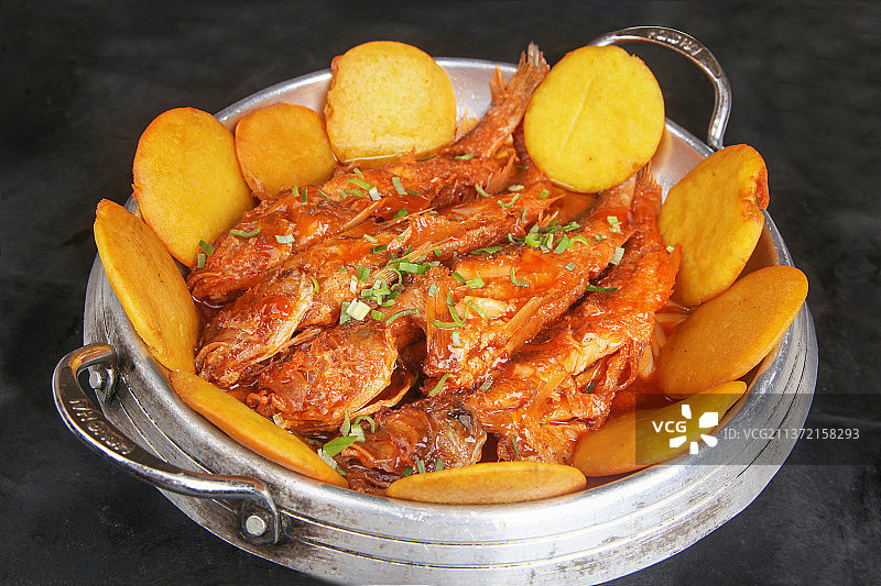 中餐美食-小黄鱼贴饼子图片素材