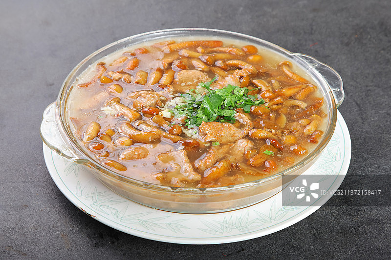 中餐美食-滑仔菇炖牛肉图片素材