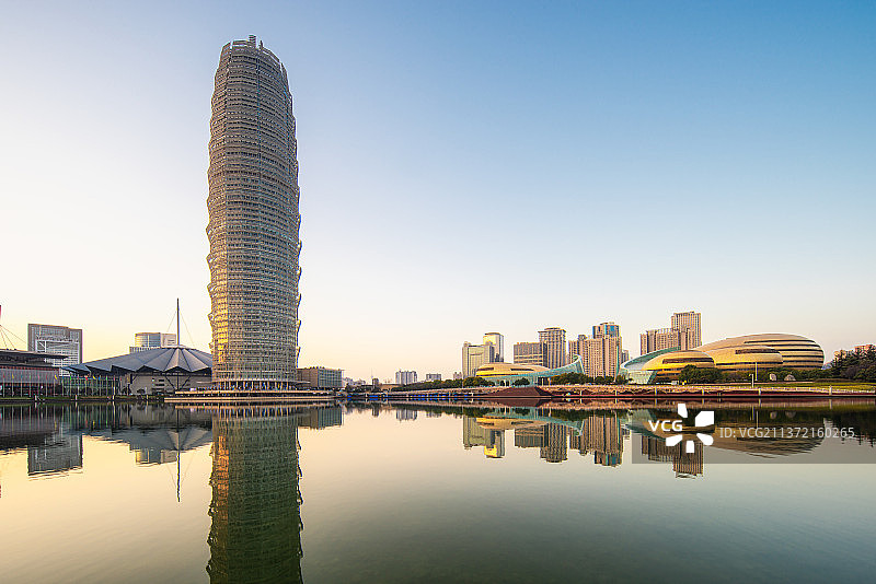 郑州国际会展中心如意湖现代建筑日出图片素材