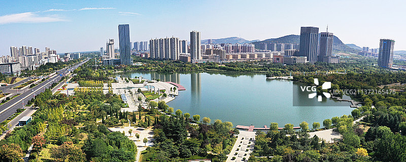 山东枣庄凤鸣湖城市公园风光图片素材