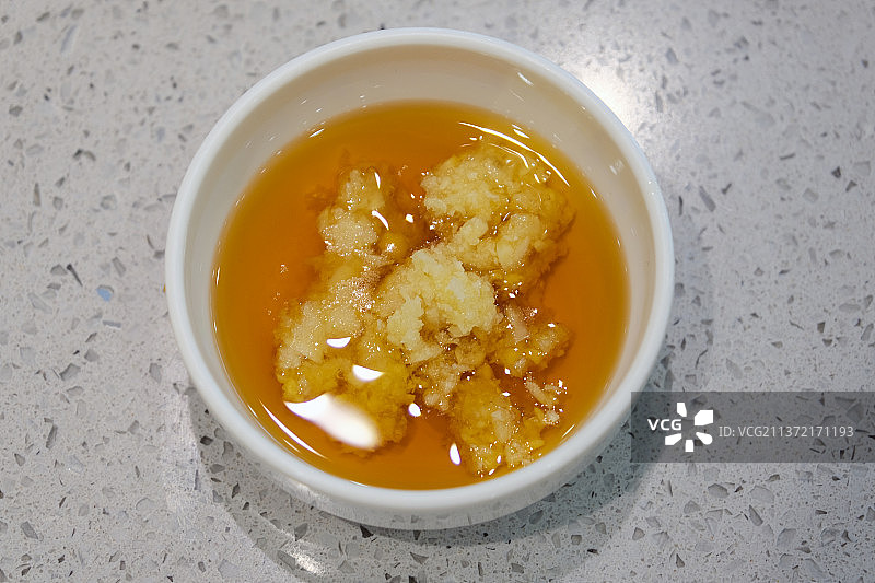 四川火锅蘸料香油蒜蓉蘸料特写图片素材