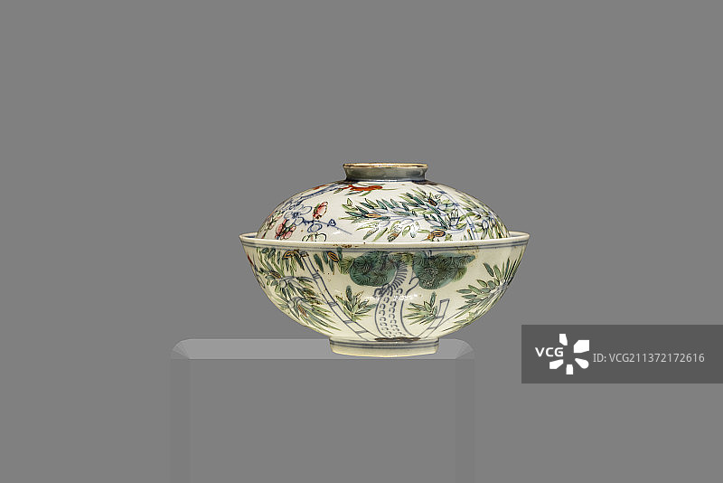 中国古代瓷器，清，粉彩三友瓷盖碗图片素材