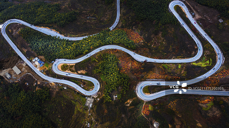 盘山公路弯弯曲曲图片素材