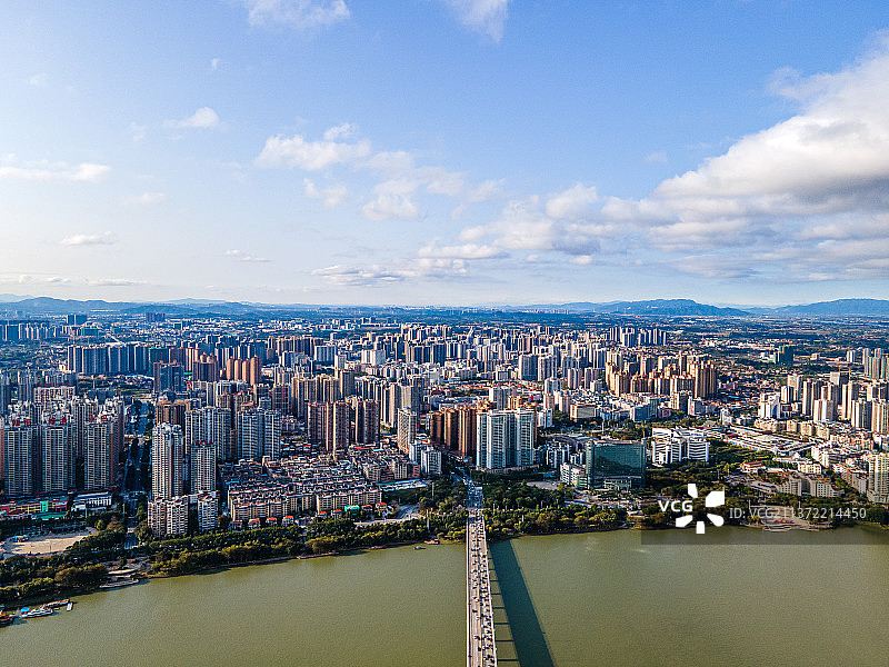 中国广东清远市北江两岸城市天际线航拍图片素材