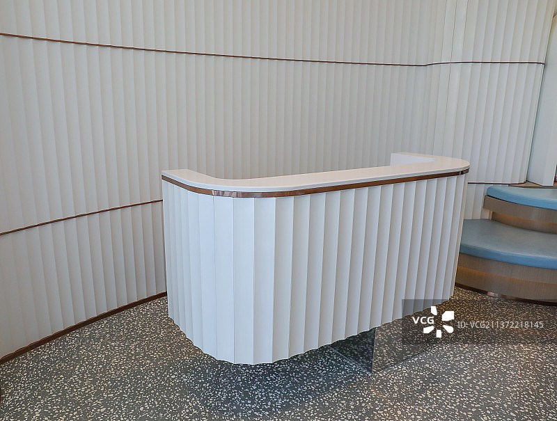 室内白色的接待台面图片素材