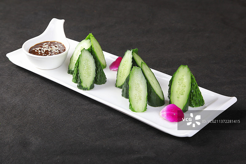 中餐美食-黄瓜蘸酱图片素材