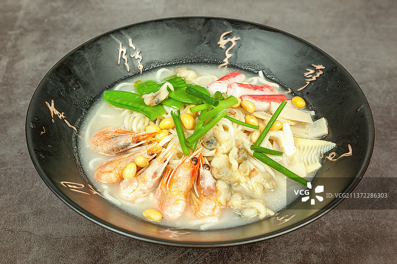 中餐美食-海鲜卤面图片素材