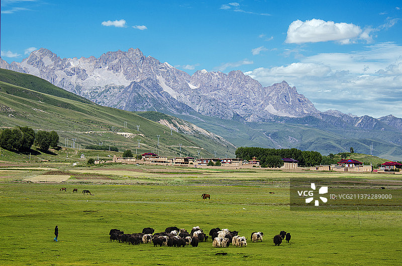 雀儿山下图片素材