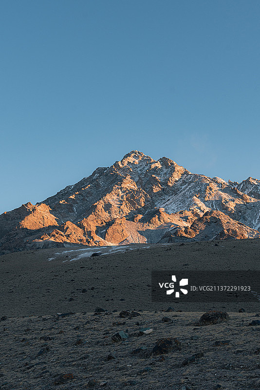 博格达主峰的日出图片素材