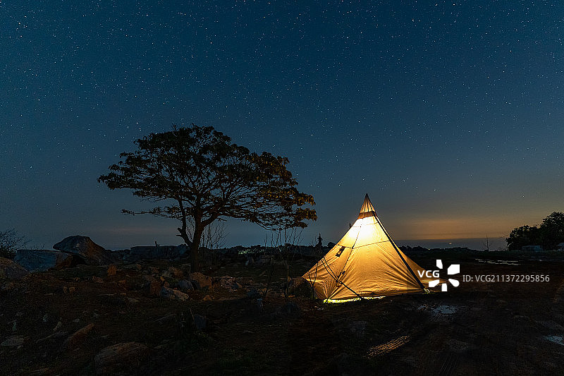 星空下露营图片素材