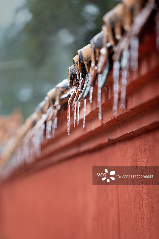 雪中雪峰寺庙建筑群图片素材