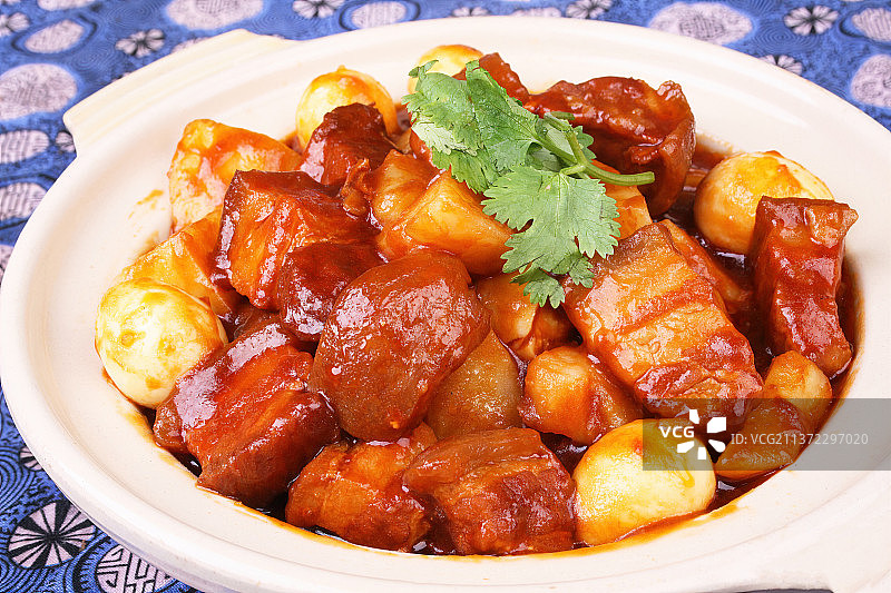 中餐美食-鸽蛋红烧肉图片素材