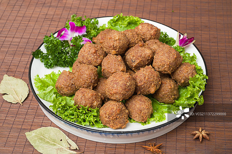中餐美食-干炸丸子图片素材