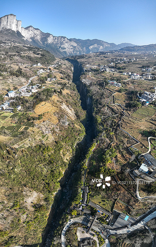 国家地质公园：航拍湖北恩施大峡谷里的云龙地缝图片素材