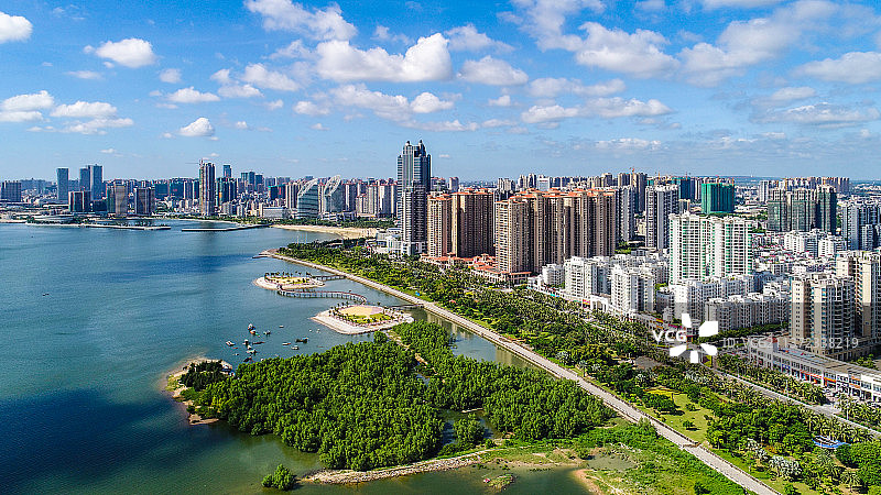 晨光映照金沙湾图片素材