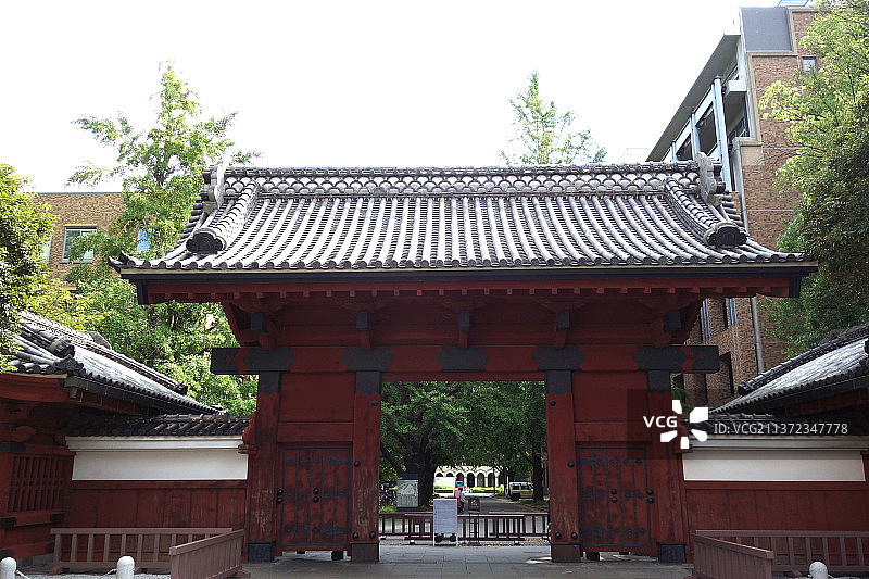 东京大学本乡校区正门赤门图片素材