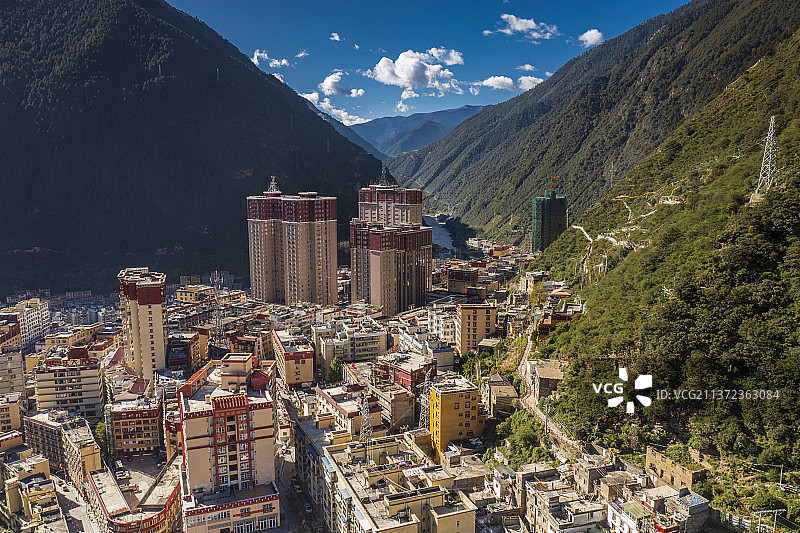 航拍雅江县城风光图片素材