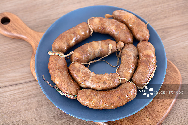 自制香肠在盘子里图片素材