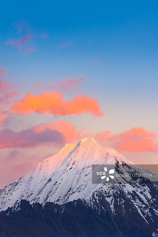 西藏，川西，贡嘎山，日照金山图片素材