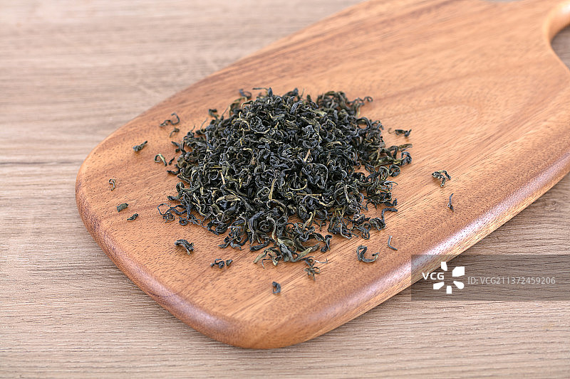 日照绿茶在砧板上图片素材
