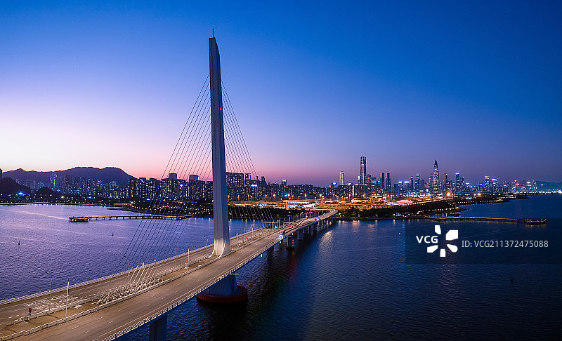 深圳湾大桥夜景航拍最新2022全景图片素材