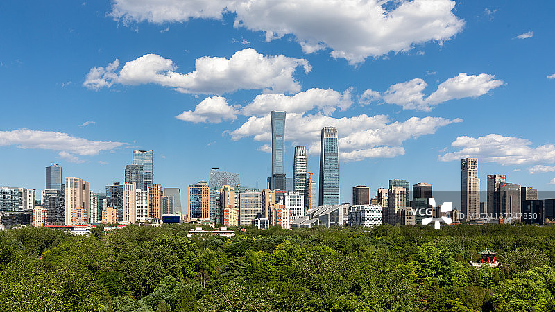 蓝天白云下的北京国贸商圈图片素材