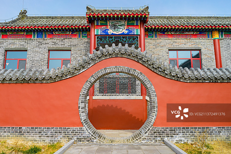 中国中式庭院里的月亮门拍摄主题，一个圆形的古典式拱门，户外无人图像摄影图片素材