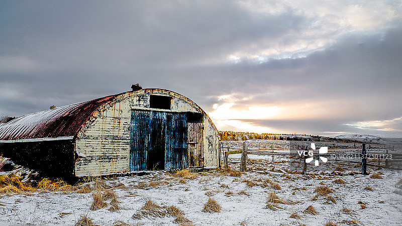 冬季冰岛的废弃建筑物景色图片素材