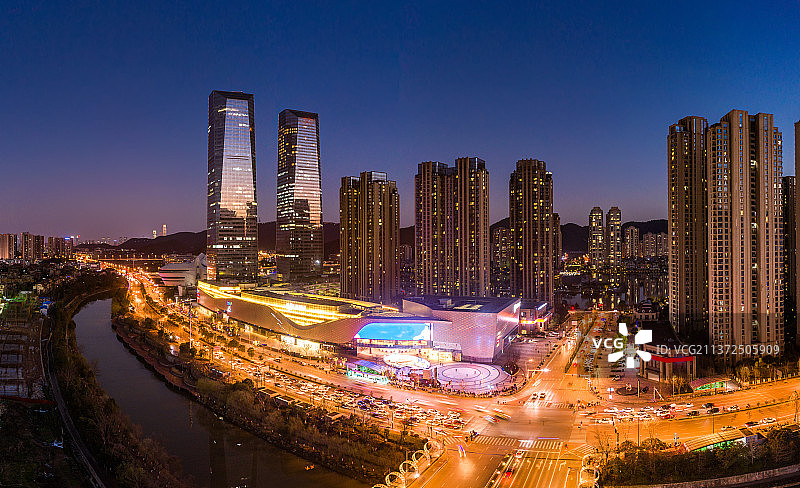 航拍湖南长沙梅溪湖夜景图片素材