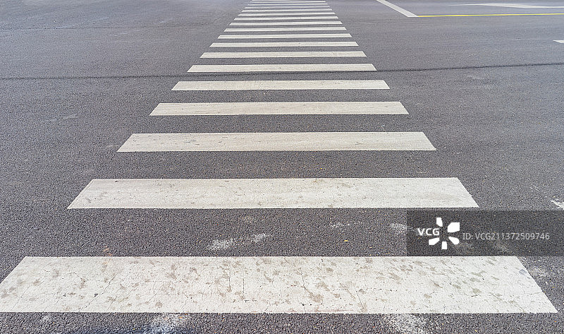 中国山东城市道路上的斑马线，户外无人图像摄影图片素材