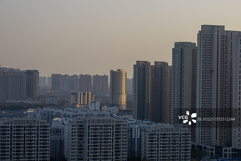 武汉临空港城市居民区的夕阳图片素材