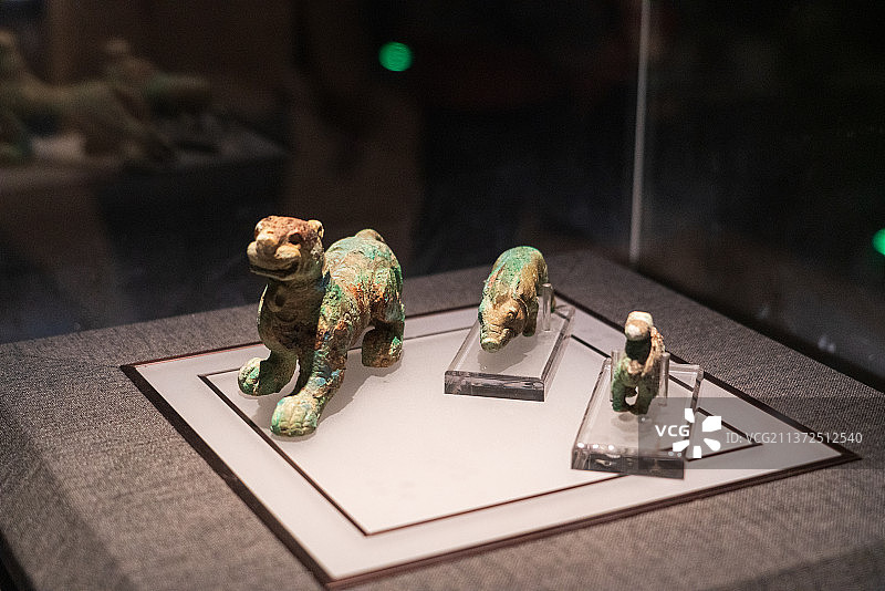 青铜动物玩具图片素材