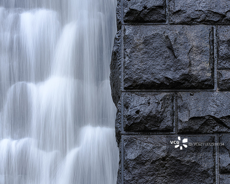 英国德文特水库瀑布风光图片素材