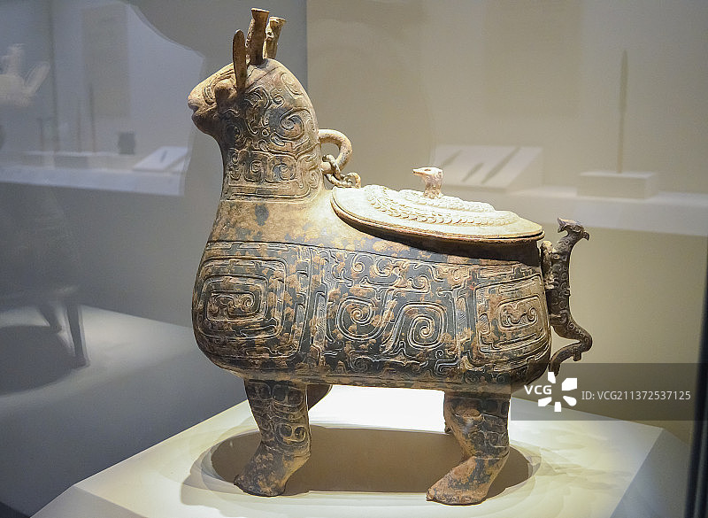 中国首都北京中国国家博物馆，青铜兽尊 麒麟尊 青铜器图片素材