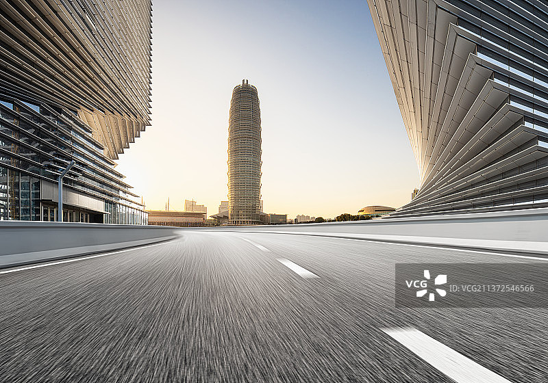 现代建筑与公路路面图片素材