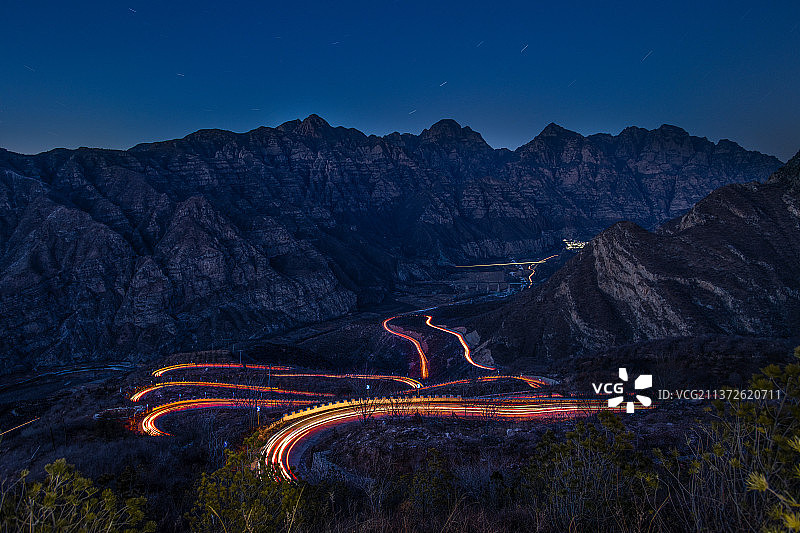 京郊山区车轨图片素材