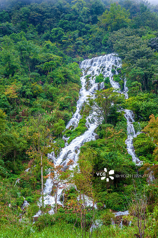 中国贵州黔南小七孔风景区翠谷瀑布图片素材