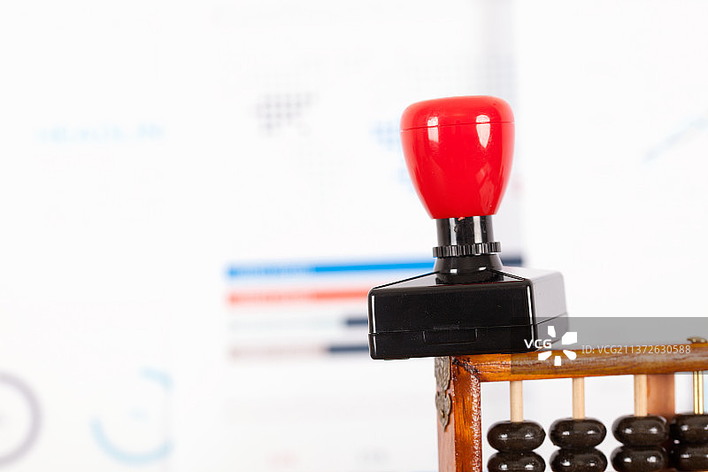 公章在传统算盘上图片素材