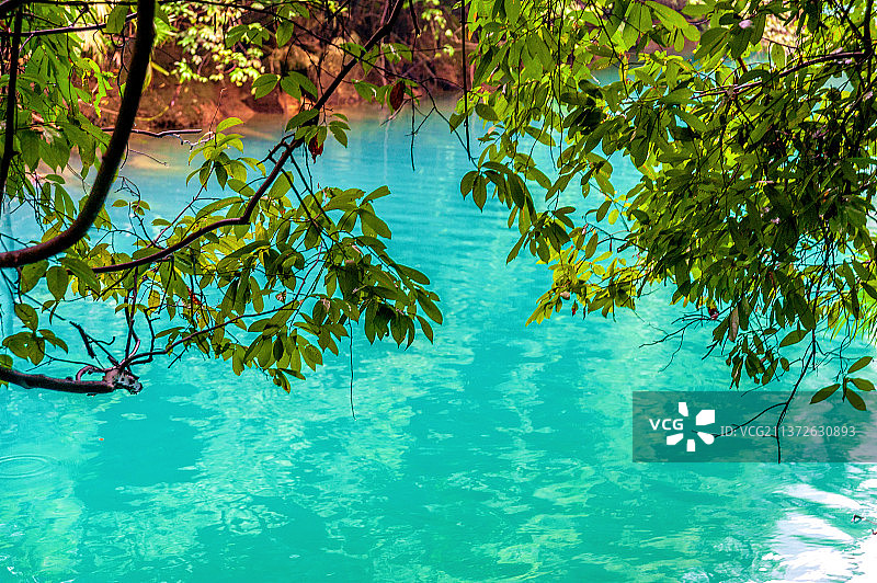 中国贵州黔南荔波小七孔景区鸳鸯湖图片素材