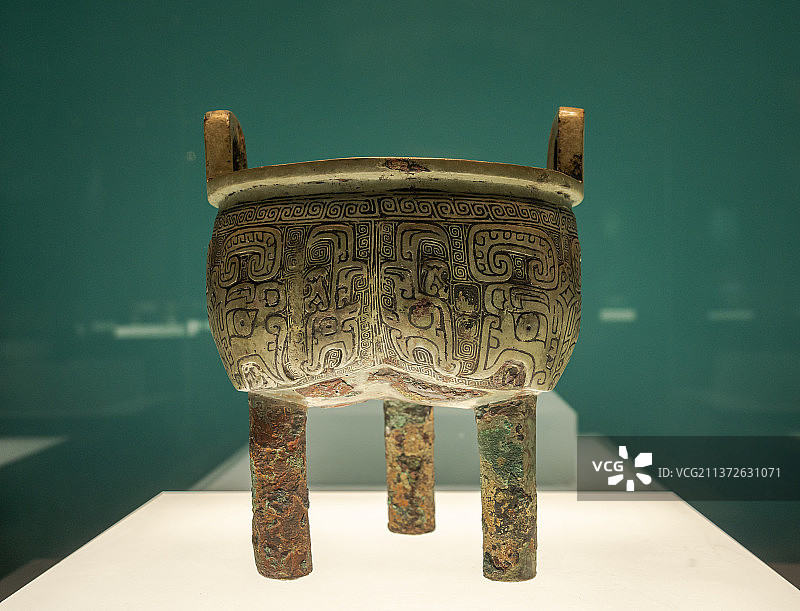 古代中国商代青铜鼎图片素材