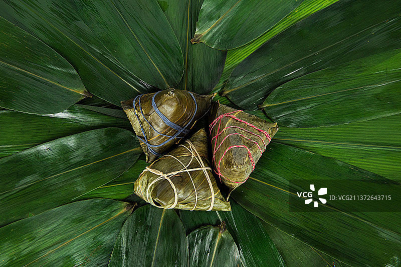 粽叶上的粽子图片素材