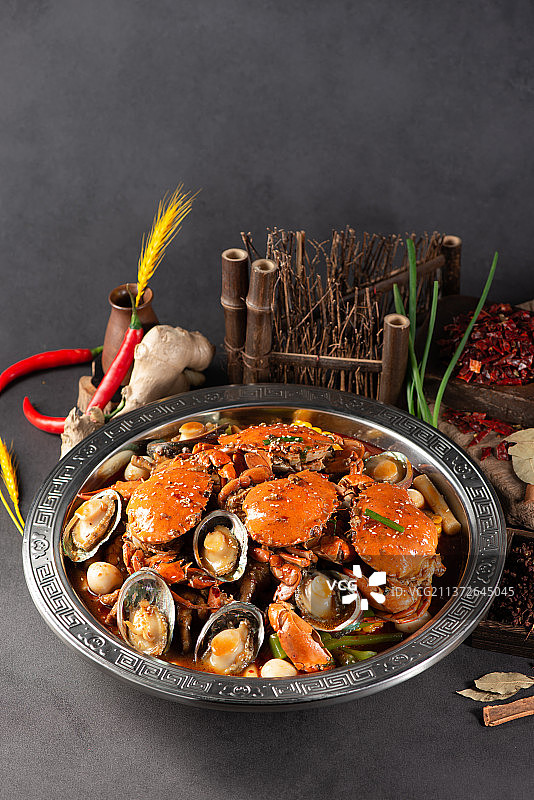 鲍鱼焖蟹煲图片素材