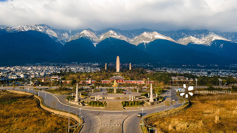 航拍云南大理崇圣寺三塔图片素材