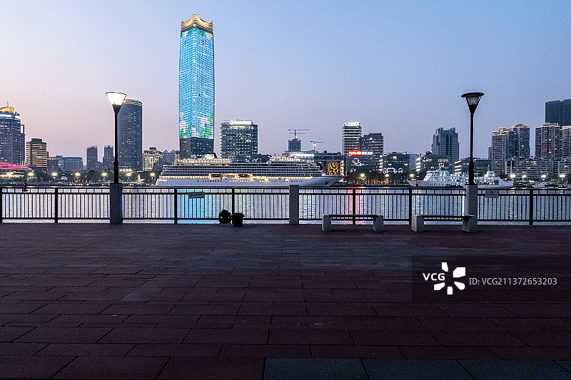上海滨江大道城市景观步道图片素材